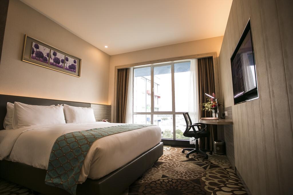 V8 Hotel Johor Bahru Esterno foto
