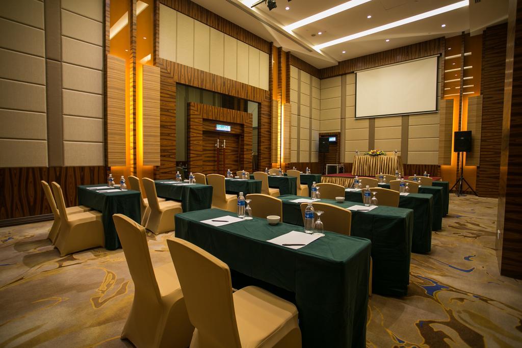 V8 Hotel Johor Bahru Esterno foto